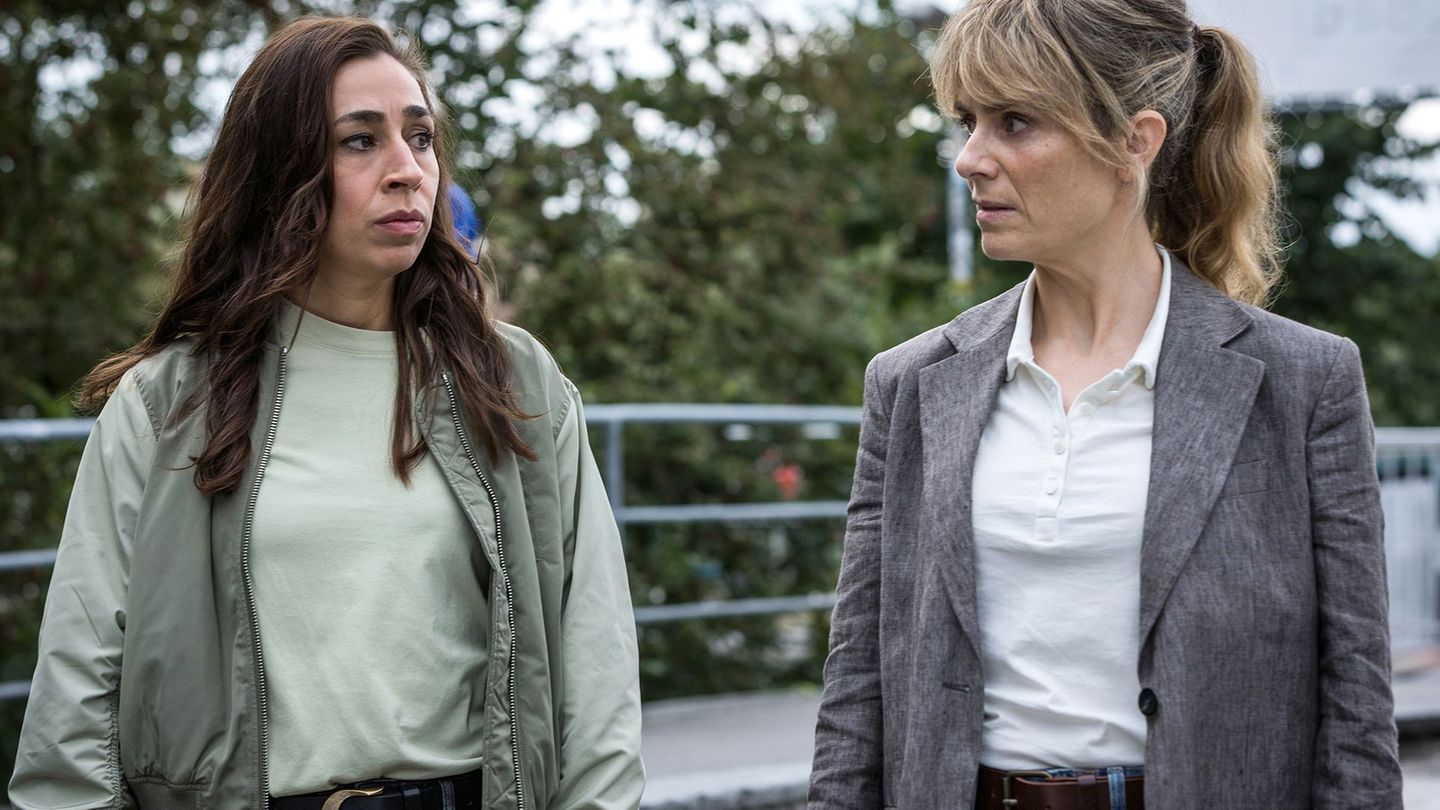 Nach einem Leichenfund in der Limmat sind die Kommissarinnen Tessa Ott (Carol Schuler, links) und Isabelle Grandjean (Anna Pieri Zuercher) schockiert von der Brutalität der Täter.