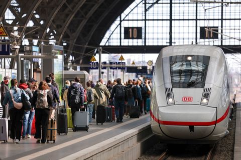 Für den Fernverkehr der Bahn gibt es eine neue Fahrscheinvariante. (Symbolbild) Foto: Jan Woitas/dpa