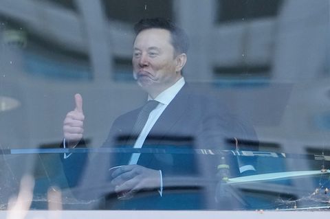 Tech-Milliardär Elon Musk wurde als Zeuge im Prozess um seine Klage gegen OpenAI-Mitgründer Sam Altman befragt. Foto: Godofredo