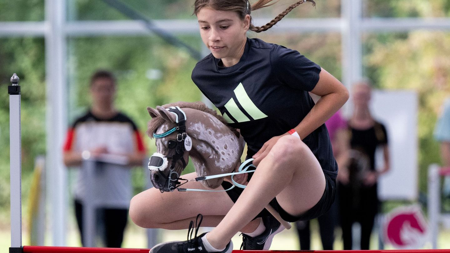 Kurioses: Reitmeisterschaft ohne Pferd: Was ist Hobby Horsing?