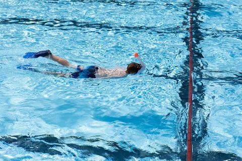Endlich wieder draußen baden: Viele Schwimmer haben dem Beginn der Freibad-Saison entgegengefiebert. (Archivbild) Foto: Friso Ge