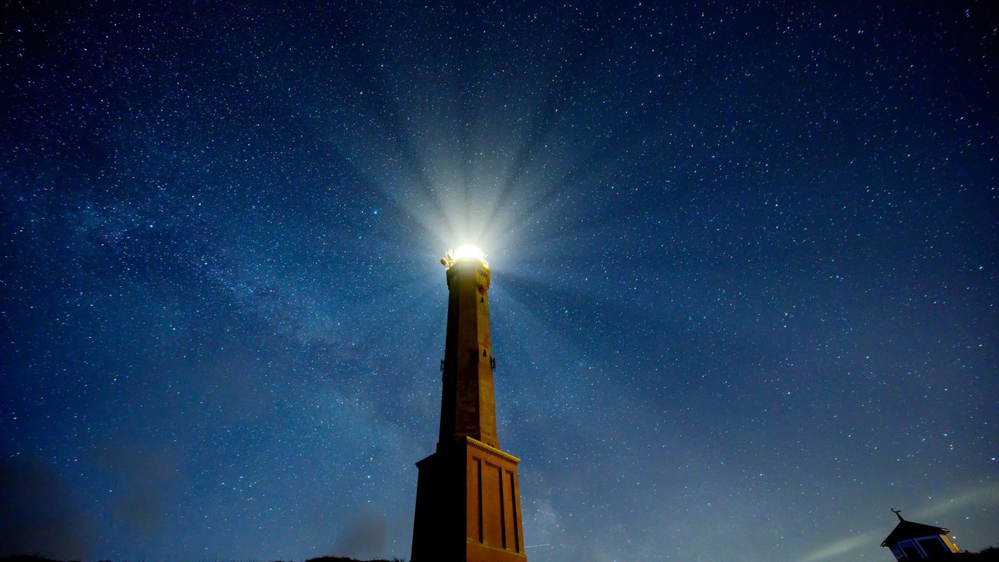 Schifffahrt an der Nordsee: Warum Norderneys Leuchtturm zurzeit seltener blinkt