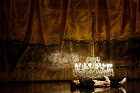 "Fräulein Else" vom Volkstheater Wien dreht sich um den gesellschaftlichen Druck auf junge Frauen. Foto: Marcel Urlaub/ZDF/dpa