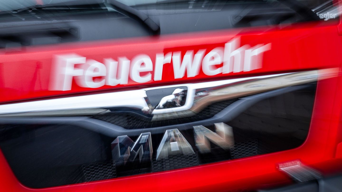 Im Landkreis Nordwestmecklenburg blieben die Bewohner zweier abgebrannter Häuser unverletzt. (Symbolbild) Foto: Jens Büttner/dpa