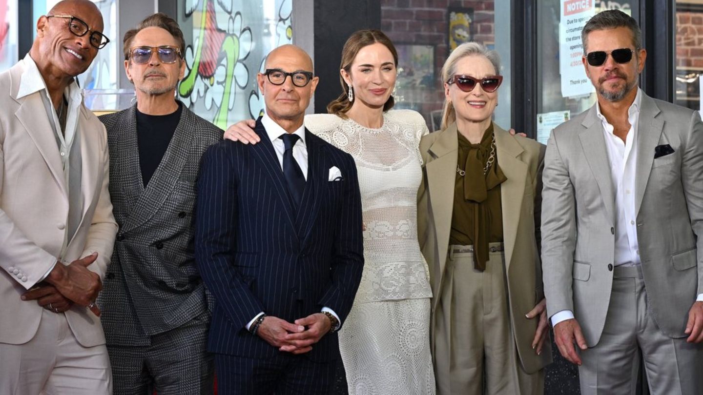Dwayne Johnson, Robert Downey Jr., Stanley Tucci, Emily Blunt, Meryl Streep und Matt Damon bei der Hollywood Walk of Fame Zere