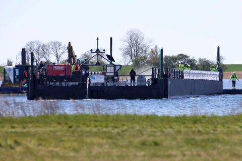 Lastkahn für Wal vor Insel Poel