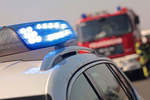 Polizei, Feuerwehr und Autobahnmeisterei waren auf der A3 im Einsatz. (Symbolbild) Foto: Matthias Bein/dpa