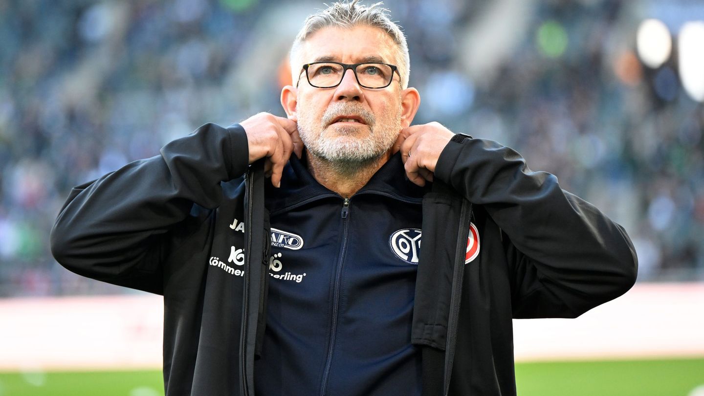 Trainer Urs Fischer will mit dem FSV Mainz 05 beim FC St. Pauli den vorzeitigen Klassenerhalt perfekt machen. (Archivbild) Foto: