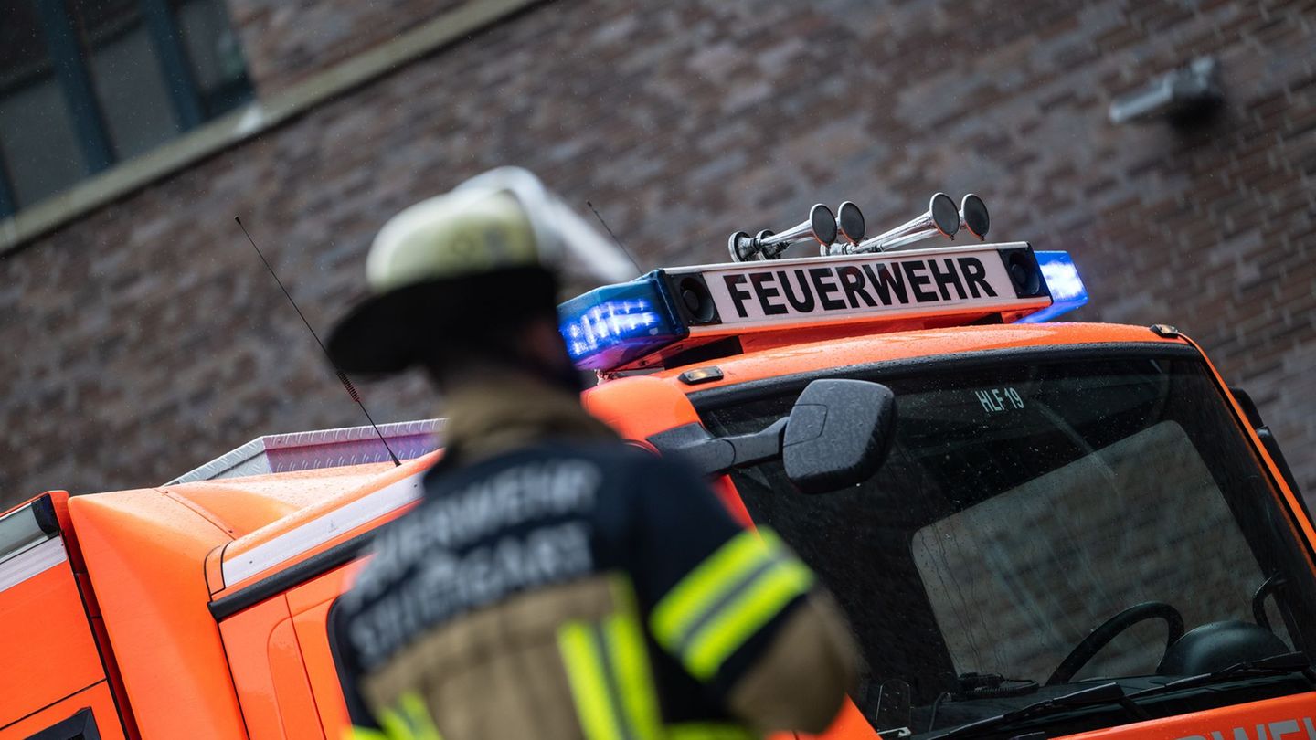 Die Feuerwehr konnte den Brand schnell unter Kontrolle bringen. (Symbolbild) Foto: Marijan Murat/dpa