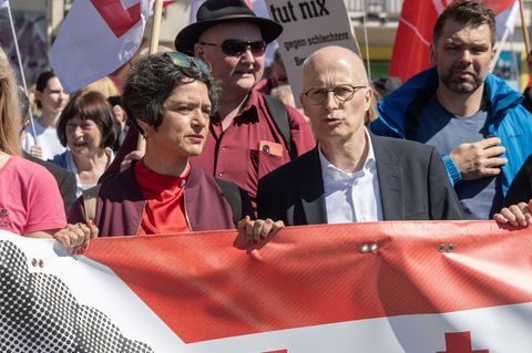 Tanja Chawla und Peter Tschentscher auf der zentralen DGB-Demonstration. Anlass sind bundesweite Kundgebungen der Gewerkschaften