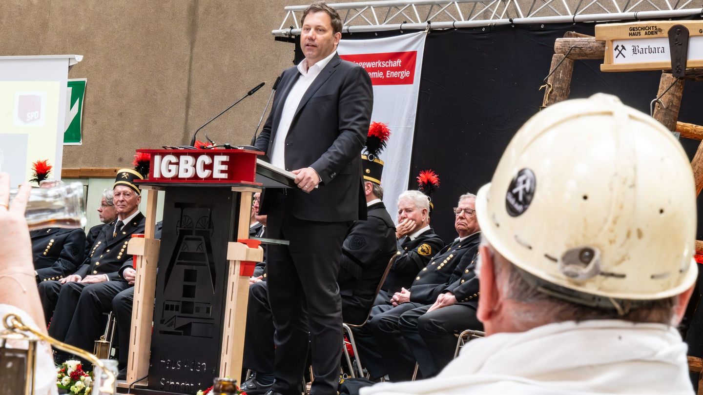 "Wir können froh sein, dass wir fleißige Arbeitnehmerinnen und Arbeitnehmer in diesem Land haben", sagt Vizekanzler Lars Klingbe