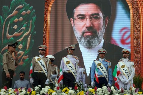 Bild von Irans oberstem Führer Modschtaba Chamenei