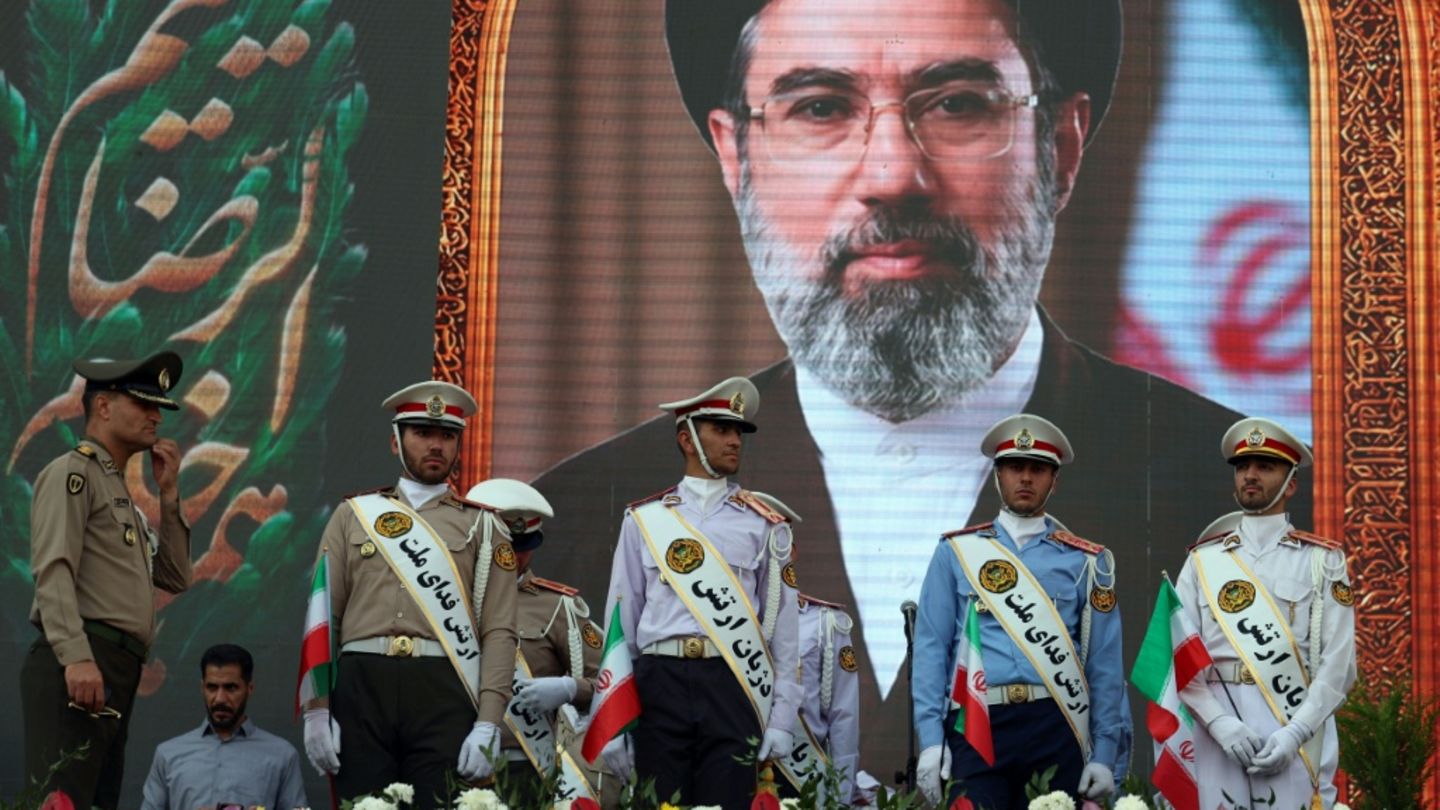 Bild von Irans oberstem Führer Modschtaba Chamenei