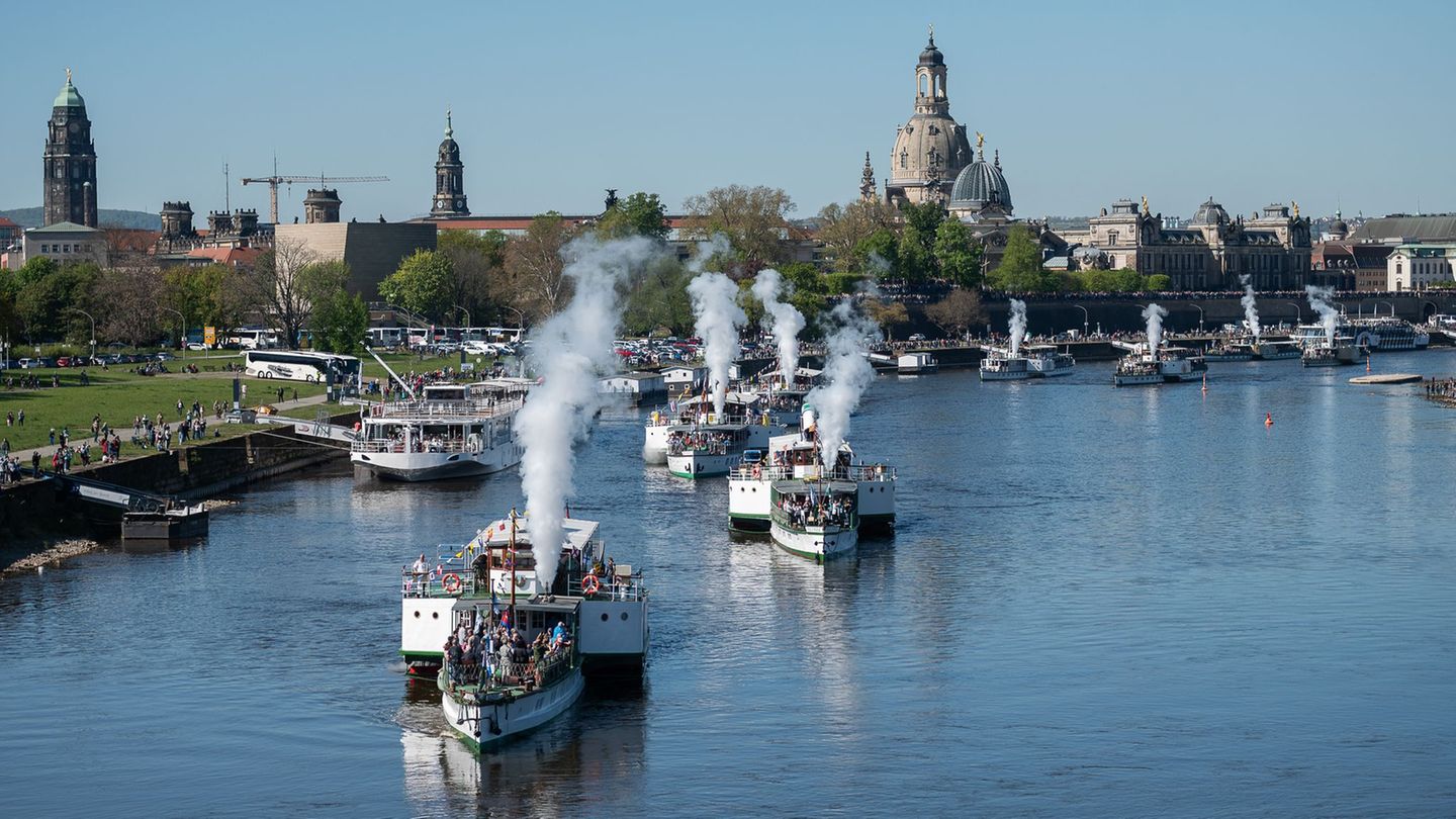 Die Flottenparade findet traditionell am 1. Mai statt. Foto: Paul Glaser/dpa