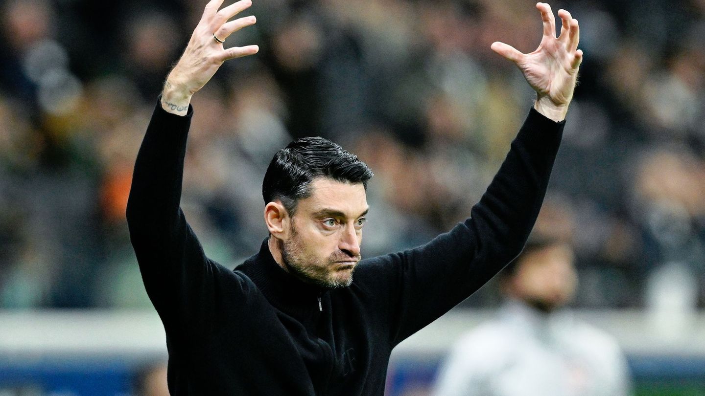 Eintracht Frankfurts Trainer Albert Riera hat heftige Kritik an den Medien geübt. (Archivbild) Foto: Uwe Anspach/dpa