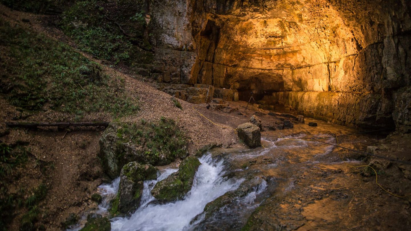 Notfall in Höhle: Notfall in Höhle - Rettungseinsatz auf der Schwäbischen Alb