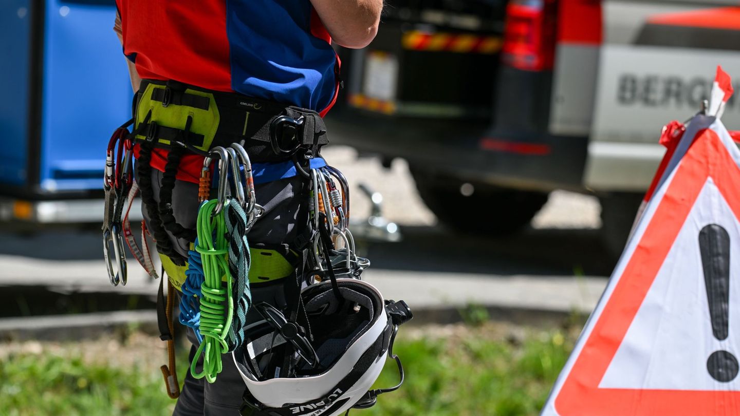 Die Begleiter des Mannes und die Tour-Guides konnten die Höhle nach einem aufwendigen Rettungseinsatz verlassen. Foto: Marius Bu