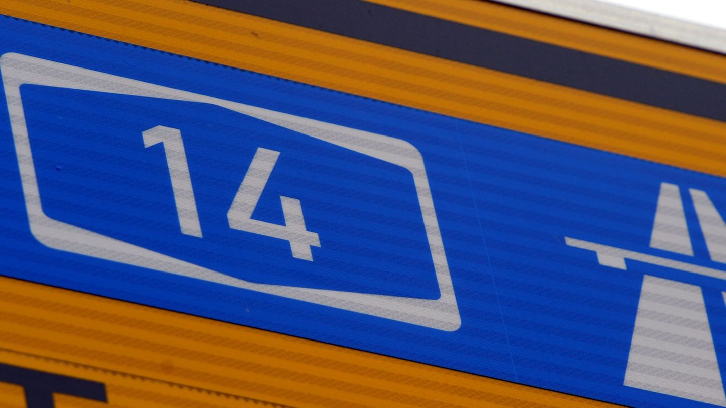 Wegen Bauarbeiten wird die Autobahn 14 bei Halle am Wochenende abschnittsweise voll gesperrt. (Symbolbild) Foto: Hendrik Schmidt