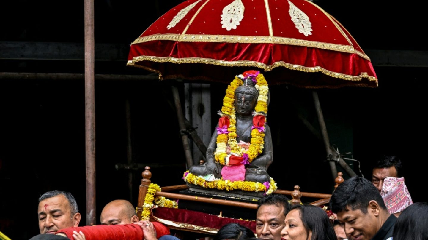 Entwendete Buddha-Statue kehrt aus New York in Tempel in Kathmandu zurück
