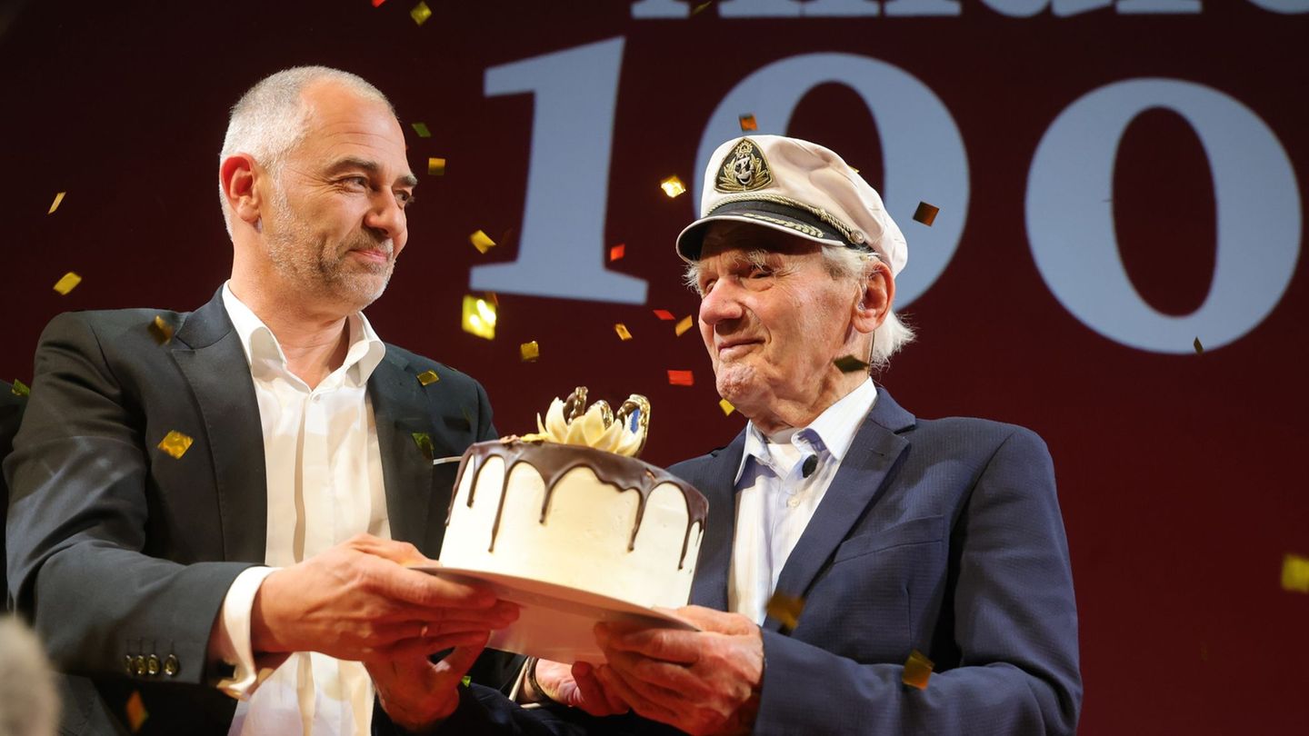 Feier zum 100. Geburtstag des Buchenwald-Überlebenden Andrei Iwanowitsch Moiseenko mit vielen Üerraschungen. Foto: Bodo Schackow