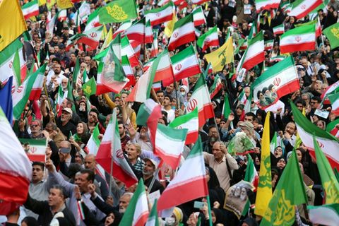 Demonstration für iranische Führung in Teheran am Mittwoch