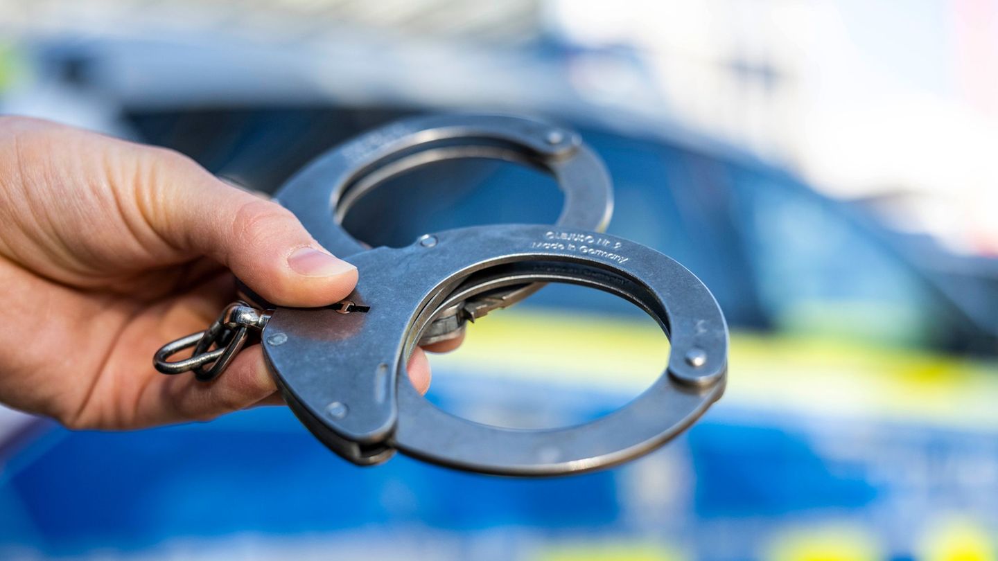 Der 51-Jährige ließ sich widerstandslos festnehmen und sitzt inzwischen in Untersuchungshaft. (Symbolbild) Foto: David Inderlied