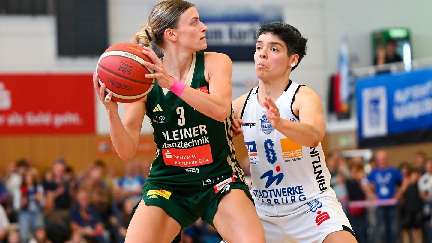Alexandra Wilke (l) und die Basketballerinnen aus Keltern holten in Marburg den entscheidenden Sieg zum Meistertitel. Foto: Flor