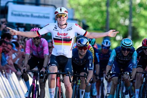 Georg Zimmermann feiert im deutschen Meistertrikot einen überraschenden Coup beim Klassiker Eschborn-Frankfurt. Foto: Uwe Anspac