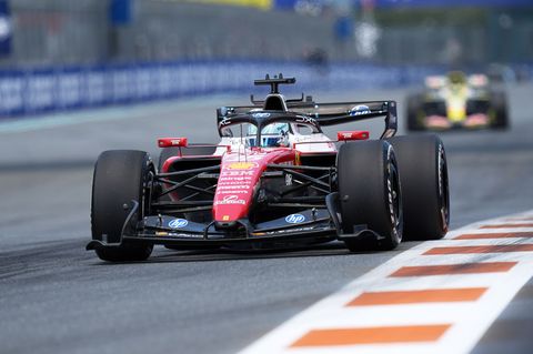 Ferrari-Pilot Charles Leclerc rast in Miami an die Spitze der Zeitentabelle. Foto: Rebecca Blackwell/AP/dpa