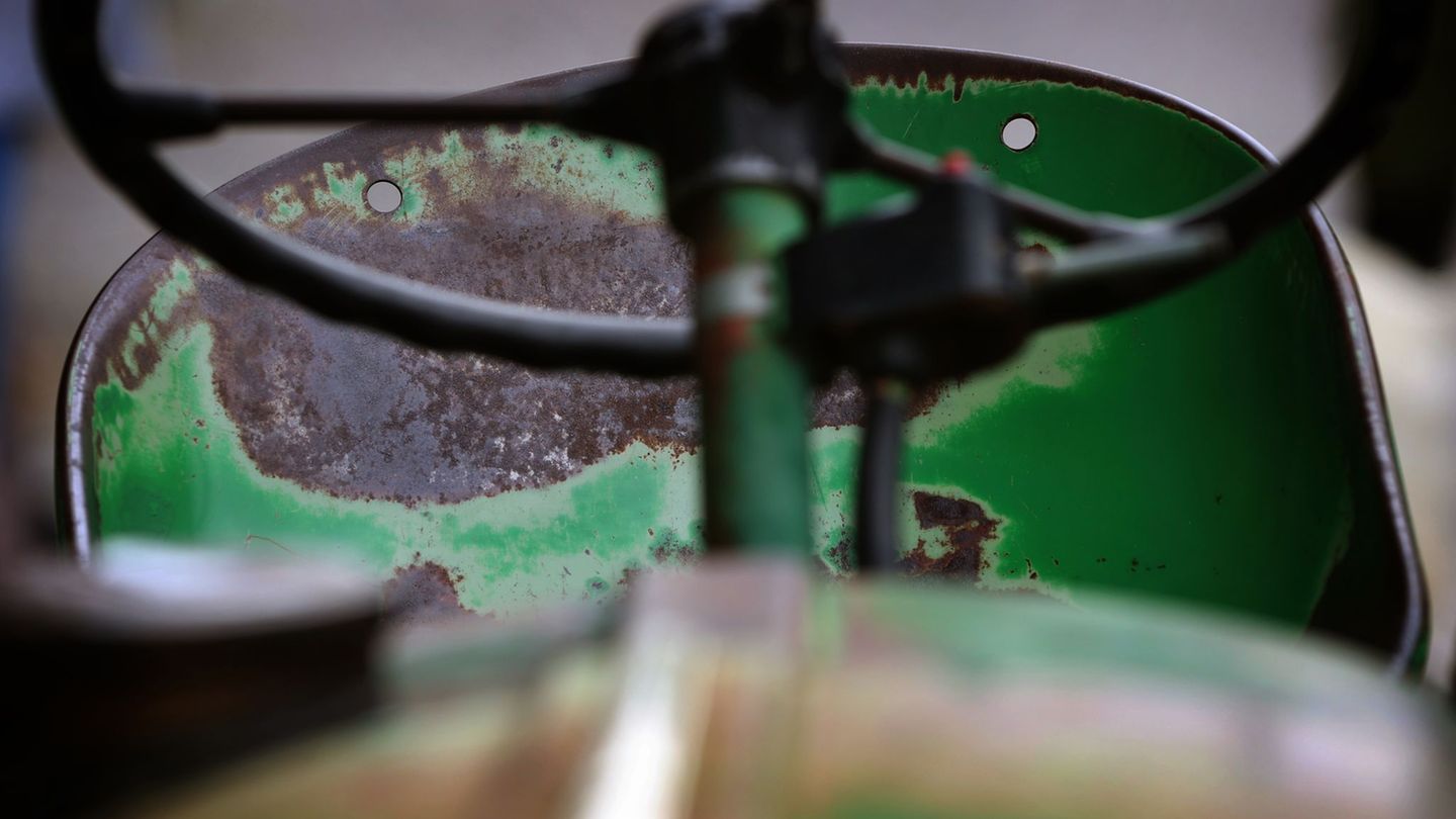 Polizei-Einsatz: Maiwagen kippt um - Zwölf Menschen verletzt