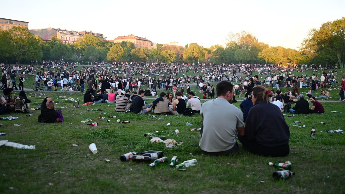 Nach Angaben der Polizei verlief der 1. Mai in Berlin bisher ausgesprochen friedlich. Foto: Fabian Sommer/dpa