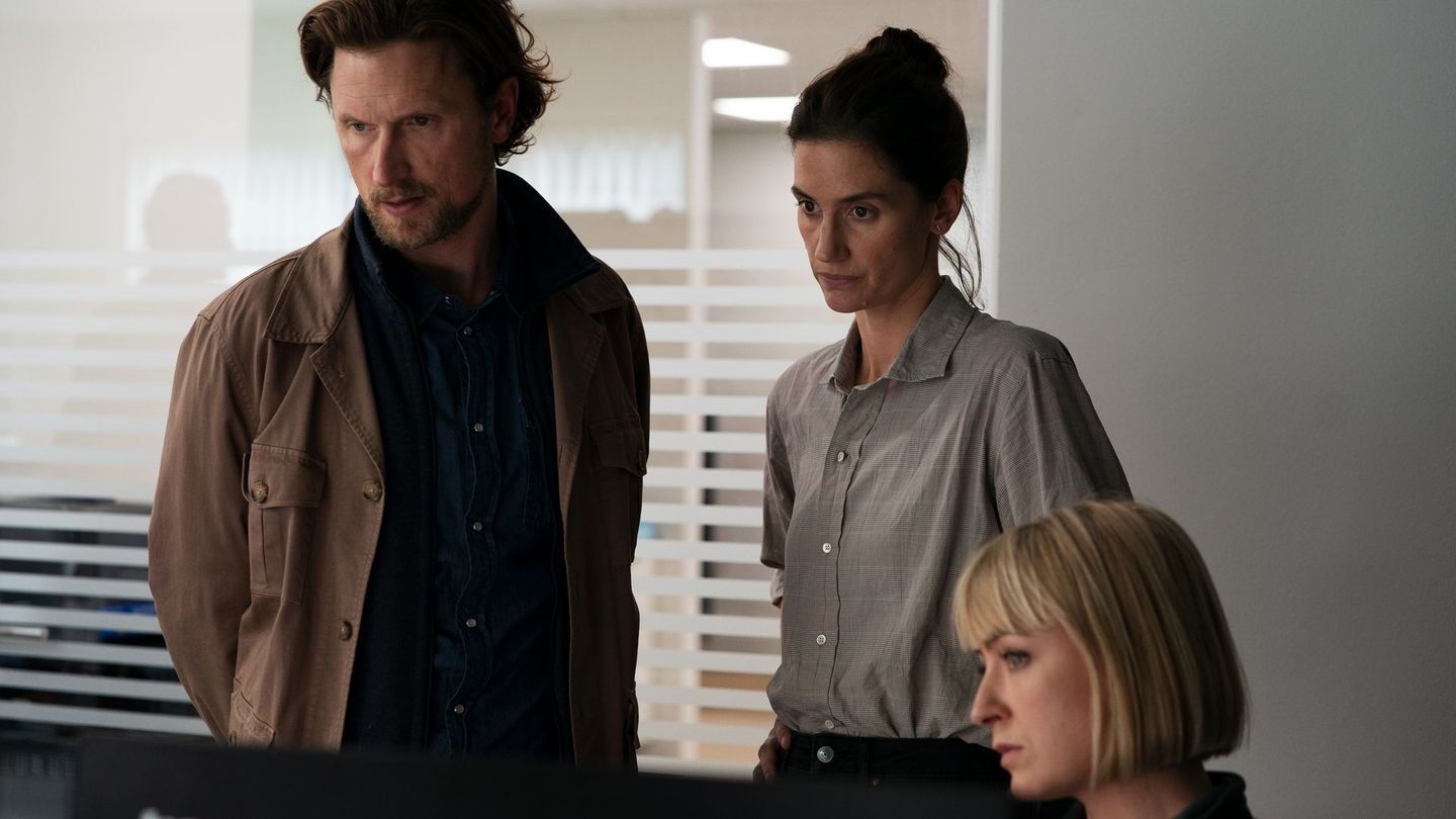 Mark Hess (Mikkel Boe Følsgaard) und Naia Thulin (Danica Curcic, Mitte) ermitteln in einem neuen Fall von Serienmorden.