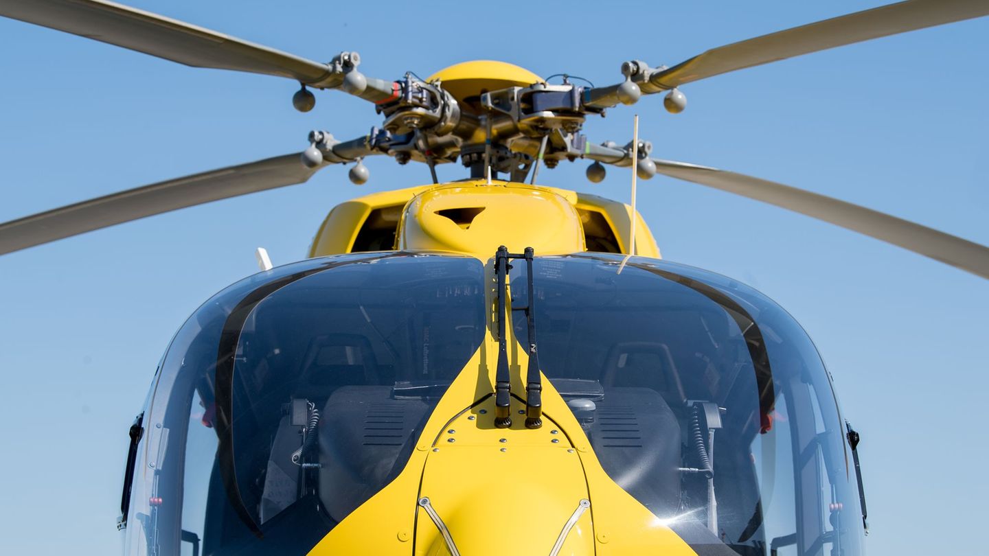 Das Kind kam mit dem Rettungshubschrauber in eine Klinik. (Symbolbild) Foto: Fabian Sommer/dpa