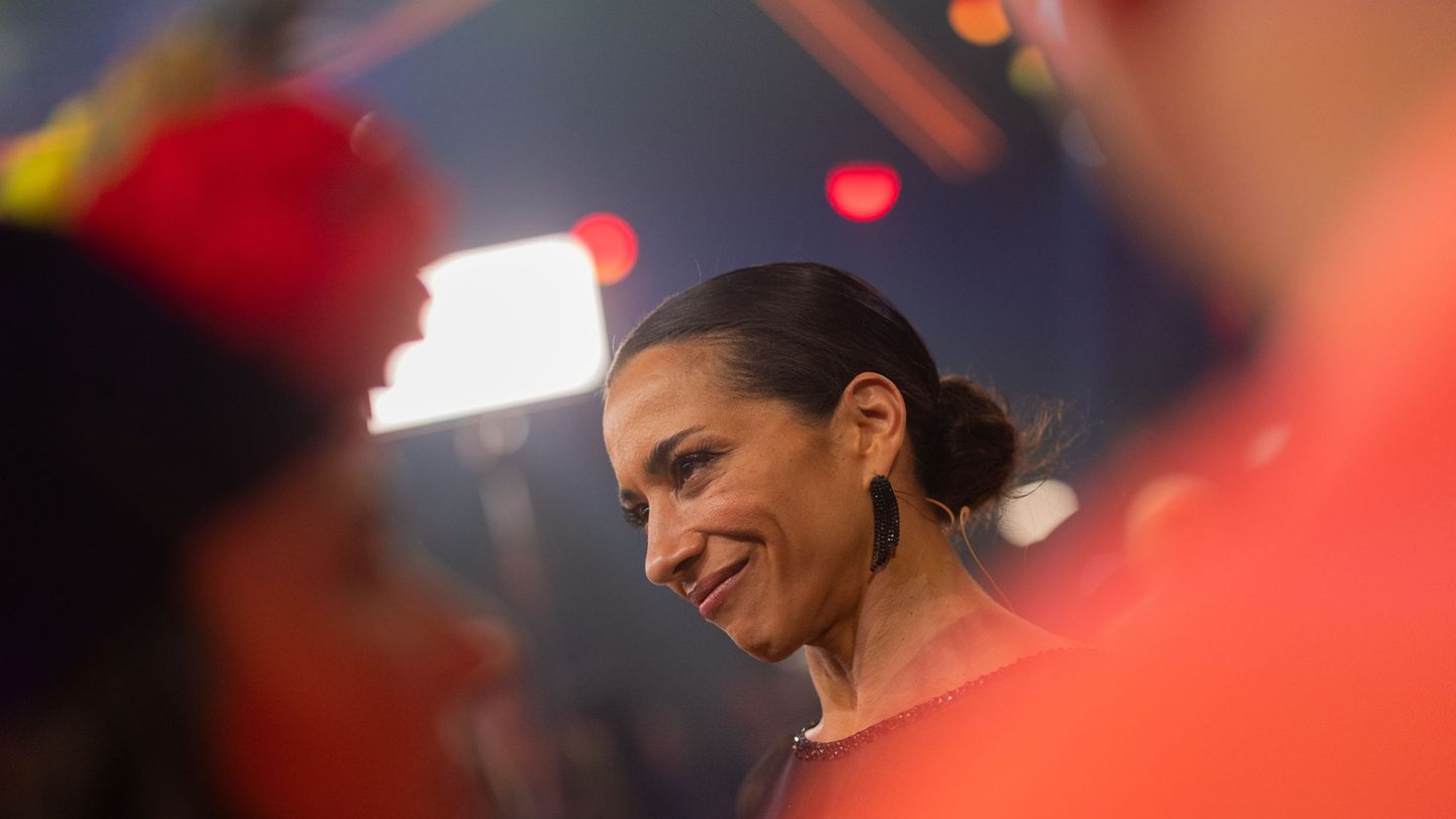 Nadja Benaissa holte in der achten Show von Let's Dance noch einmal die Höchstpunktzahl. Foto: Rolf Vennenbernd/dpa