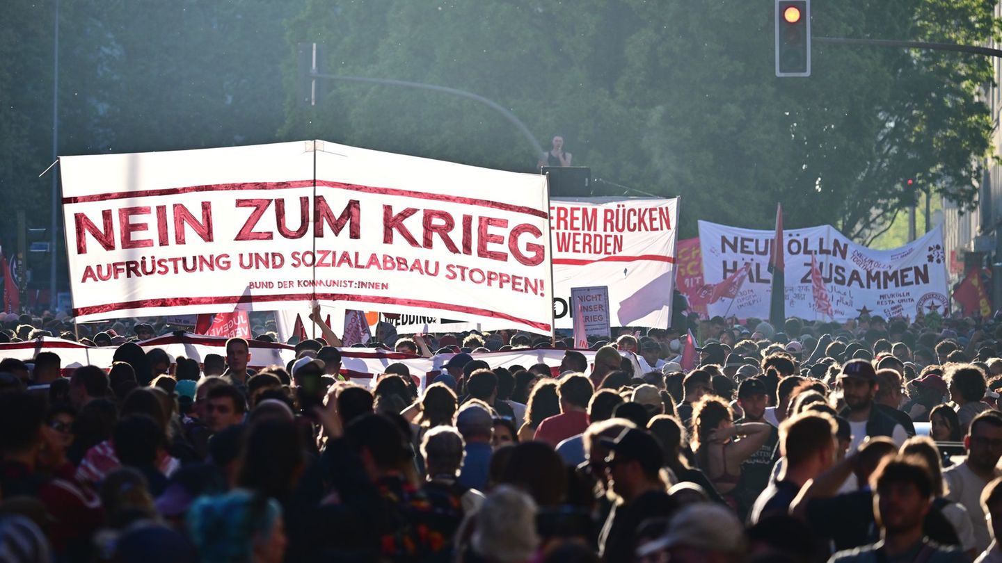 Nach Angaben der Polizei verlief der 1. Mai in Berlin ausgesprochen friedlich. Foto: Sebastian Gollnow/dpa