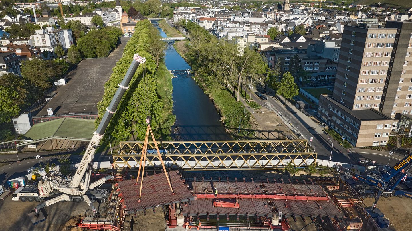 Die neue Landgrafenbrücke wird rund 48 Meter lang und 14,50 Meter breit sein. (Archivbild) Foto: Thomas Frey/dpa