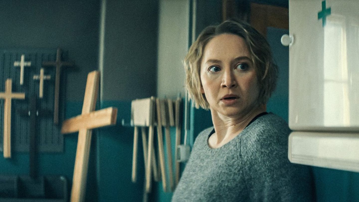 "Totenfrau: Geister der Vergangenheit": Blum (Anna Maria Mühe) schleicht sich in die Bestattung, nachdem sie bemerkt hat, dass