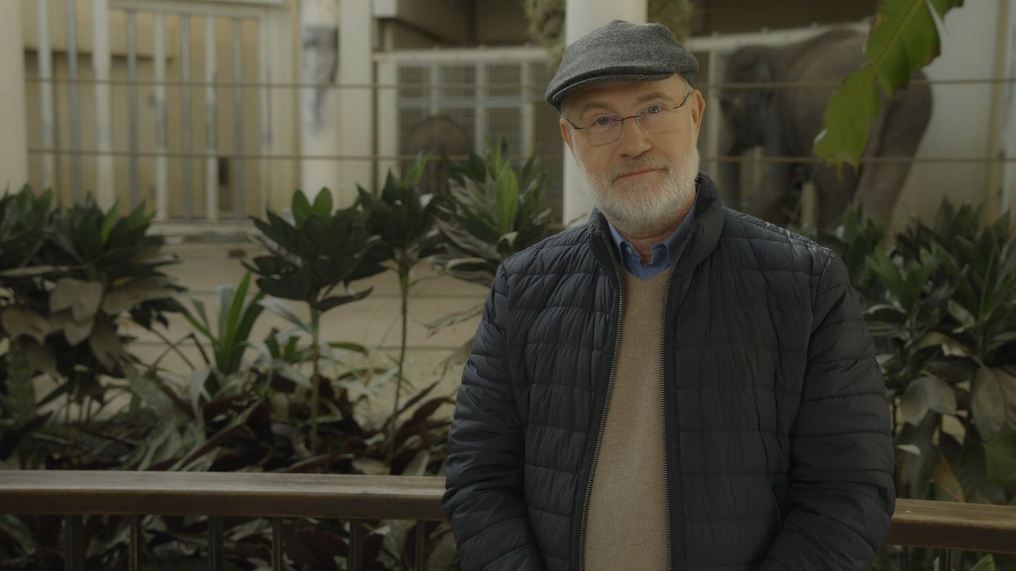 Kann es Tieren in Gefangenschaft gut gehen? Harald Lesch erkundet den Streit um Zoos und prüft, was wissenschaftlich haltbar ist.