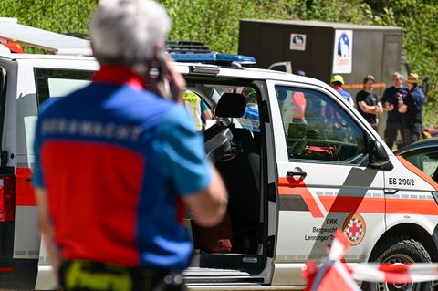 Der Mann war mit seiner Gruppe bereits rund 1.300 Meter tief in die Höhle im Kreis Reutlingen geklettert, als der Notfall passie