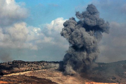 Rauchschwaden nach einem früheren Angriff Israels im Bereich der südlibanesischen Stadt Nabatieh. (Archivbild) Foto: dpa