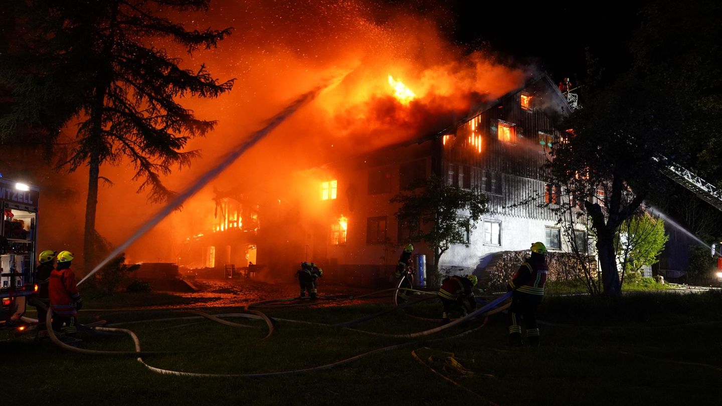 Der Schaden durch das Feuer ist enorm. Foto: Reinert/swd-medien/dpa