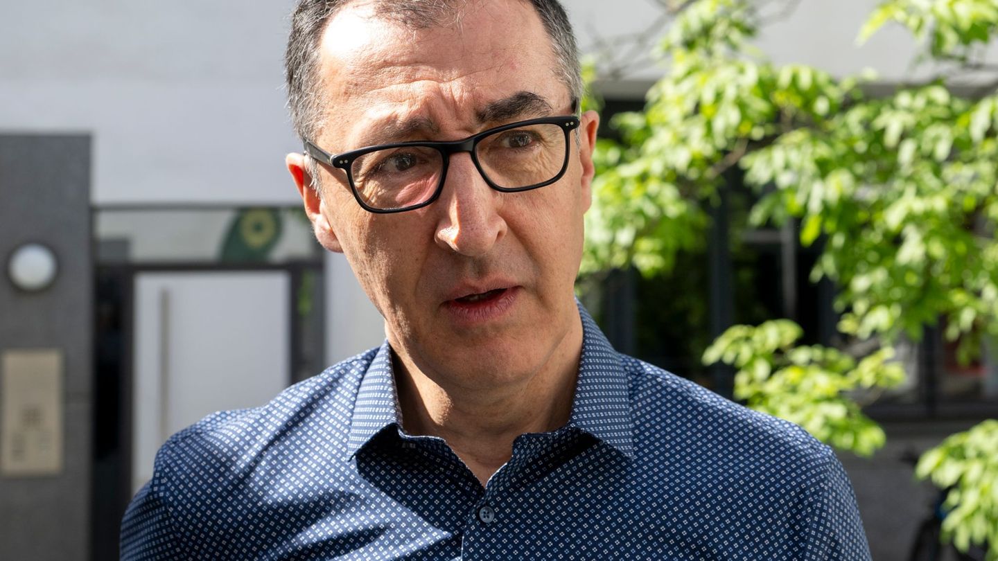 Cem Özdemir hatte bereits im Wahlkampf angekündigt, die Landesregierung verkleinern zu wollen. Foto: Stefan Puchner/dpa