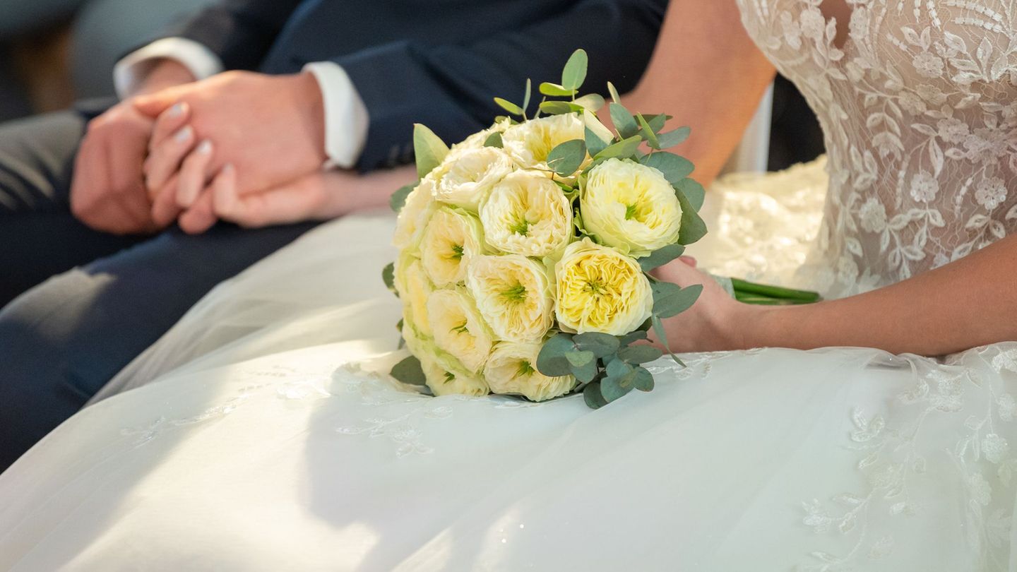 Feuerwehreinsatz: Hochzeitsantrag mit brennender Fackel löst Einsatz aus