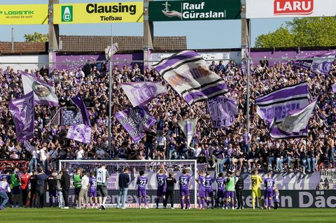 Jubel in Osnabrück: Die Lila-Weißen kehren in die Zweite Liga zurück. (Archivbild) Foto: David Ebener/dpa