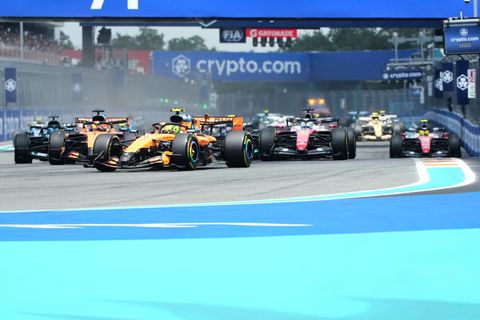 Lando Norris im McLaren lässt die Konkurrenz hinter sich. Foto: Lynne Sladky/AP/dpa