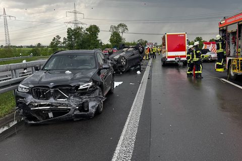 Die Frau starb noch an der Unfallstelle. Foto: Alexander Franz/Alexander Franz / Erftkreis News/dpa