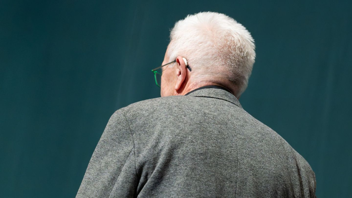 Kretschmann sagt Tschüss - ob er der Öffentlichkeit den Rücken kehrt, ist noch offen. Foto: Silas Stein/dpa