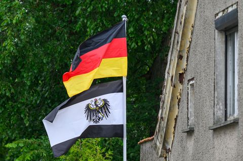 "Reichsbürger" und "Selbstverwalter" lehnen die Existenz der Bundesrepublik Deutschland und deren Rechtssystem ab. (Symbolbild)