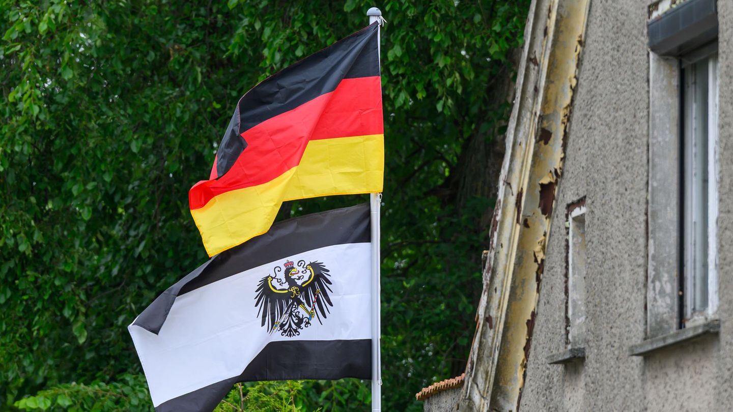 "Reichsbürger" und "Selbstverwalter" lehnen die Existenz der Bundesrepublik Deutschland und deren Rechtssystem ab. (Symbolbild)