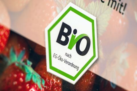 Bio-Produkte legen in der Verbrauchergunst weiter zu. Foto: Monika Skolimowska/dpa